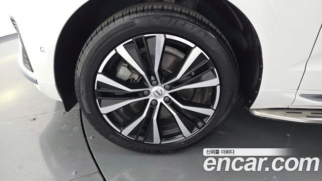 Volvo XC60 (II) B6 Ultimate Bright 2023 — фото 5