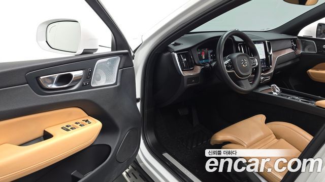 Volvo XC60 (II) B6 Ultimate Bright 2023 — фото 10