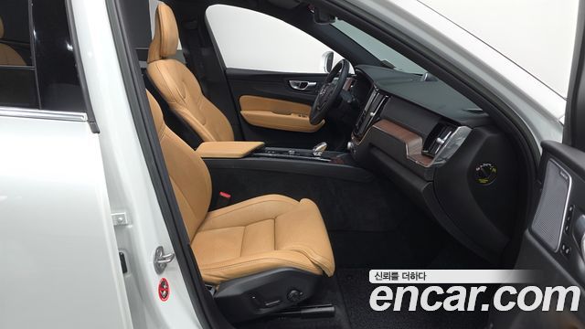 Volvo XC60 (II) B6 Ultimate Bright 2023 — фото 11