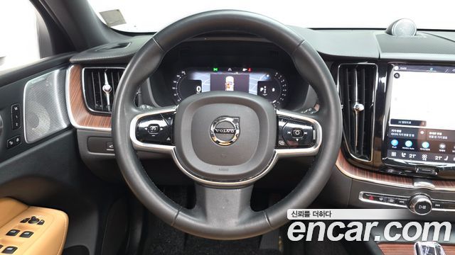 Volvo XC60 (II) B6 Ultimate Bright 2023 — фото 13