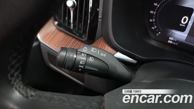 Volvo XC60 (II) B6 Ultimate Bright 2023 — фото 27