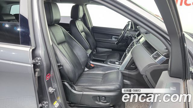 Land Rover Discovery Sport 2.0 TD4 SE 2016 — фото 16