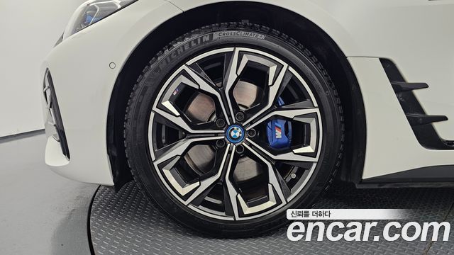 BMW i4 eDrive40 M Sports Pro 2022 — фото 5