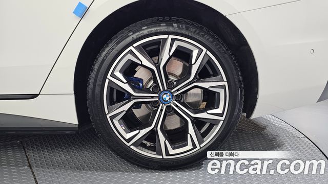 BMW i4 eDrive40 M Sports Pro 2022 — фото 21