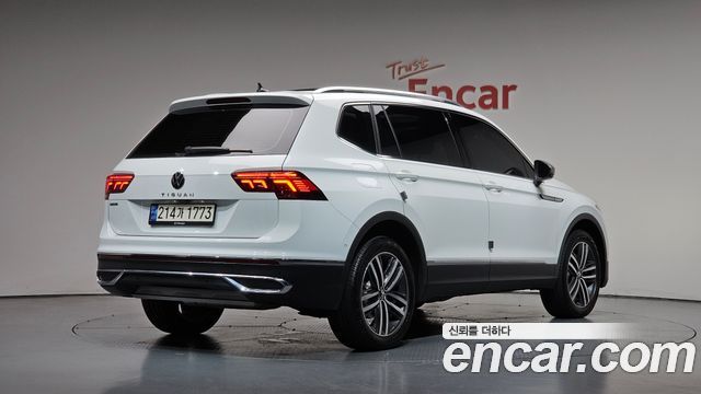 Volkswagen Tiguan Allspace 2.0 TSI Prestige 2023 — фото 2