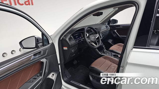 Volkswagen Tiguan Allspace 2.0 TSI Prestige 2023 — фото 10