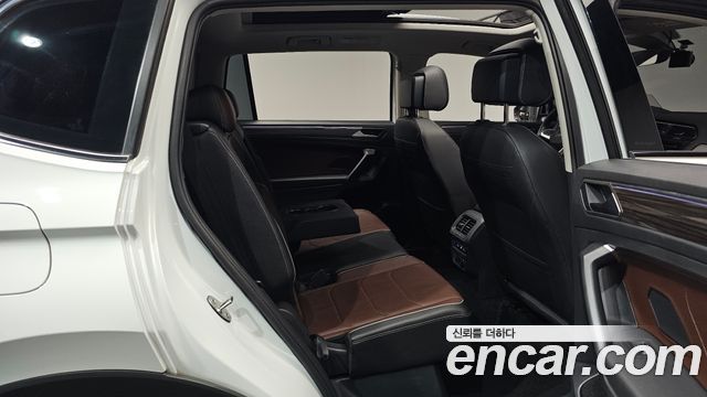 Volkswagen Tiguan Allspace 2.0 TSI Prestige 2023 — фото 11