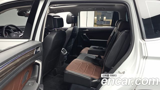 Volkswagen Tiguan Allspace 2.0 TSI Prestige 2023 — фото 12
