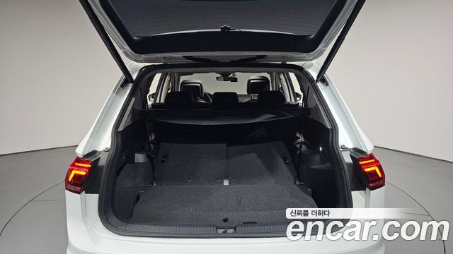 Volkswagen Tiguan Allspace 2.0 TSI Prestige 2023 — фото 20