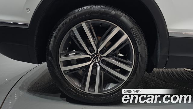 Volkswagen Tiguan Allspace 2.0 TSI Prestige 2023 — фото 21