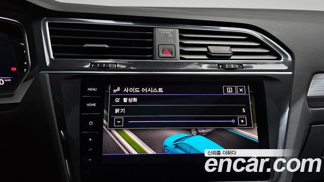 Volkswagen Tiguan Allspace 2.0 TSI Prestige 2023 — фото 32