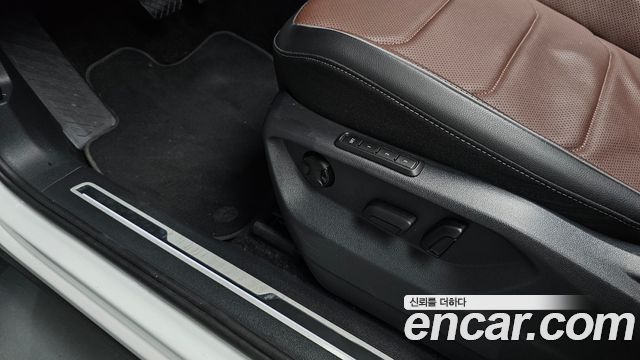 Volkswagen Tiguan Allspace 2.0 TSI Prestige 2023 — фото 38