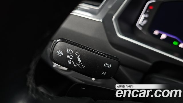 Volkswagen Tiguan Allspace 2.0 TSI Prestige 2023 — фото 42