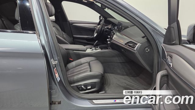 BMW 5 Series (G30) 520d xDrive M Sport Package 2017 — фото 11