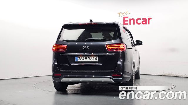 Kia Carnival 9-Seater Noblesse Special 2020 — фото 4