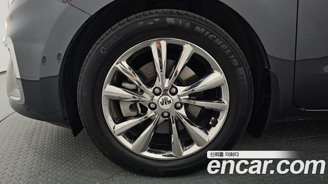 Kia Carnival 9-Seater Noblesse Special 2020 — фото 5