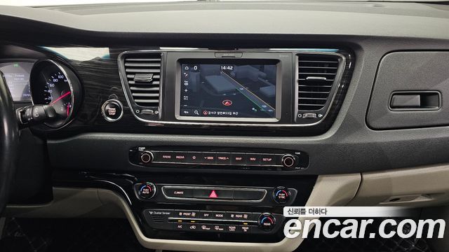 Kia Carnival 9-Seater Noblesse Special 2020 — фото 18