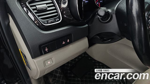 Kia Carnival 9-Seater Noblesse Special 2020 — фото 40