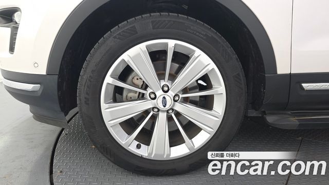 Ford Explorer 2.3 Limited 4WD 5th 2019 — фото 5