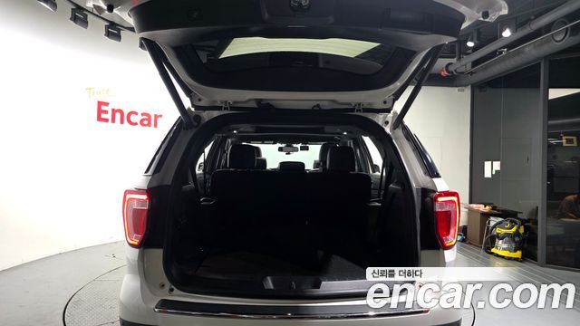 Ford Explorer 2.3 Limited 4WD 5th 2019 — фото 20