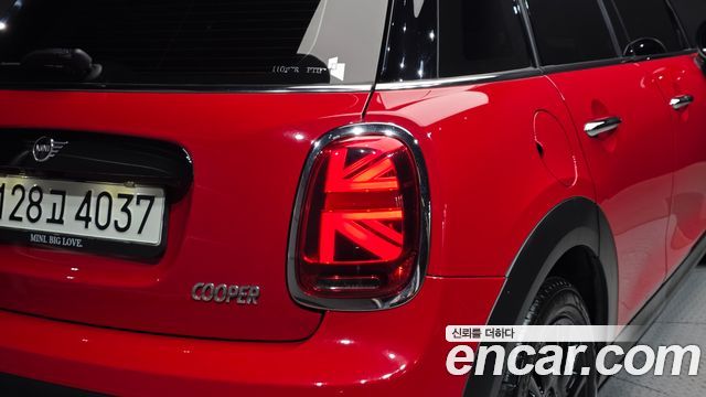 MINI Cooper 5Door Classic Third Generation 2024 — фото 23