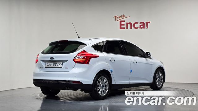 Ford Focus 2.0 Diesel Titanium Hatchback 3rd 2015 — фото 2