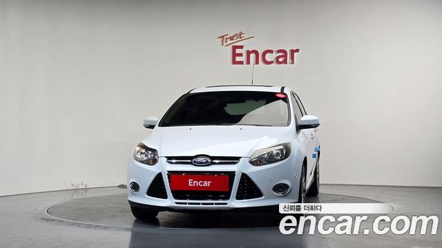 Ford Focus 2.0 Diesel Titanium Hatchback 3rd 2015 — фото 3