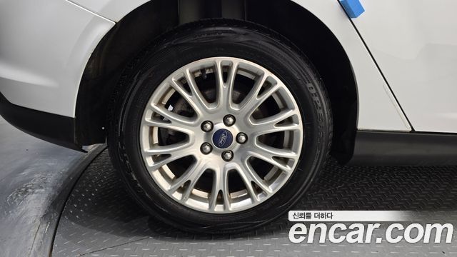 Ford Focus 2.0 Diesel Titanium Hatchback 3rd 2015 — фото 5