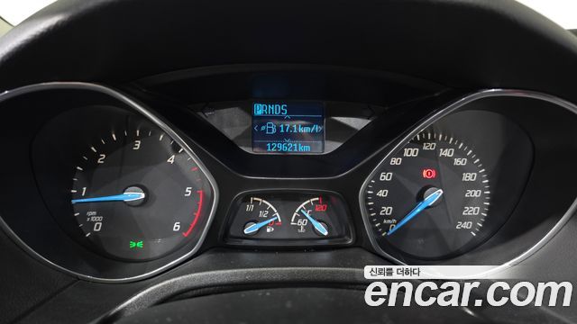 Ford Focus 2.0 Diesel Titanium Hatchback 3rd 2015 — фото 8