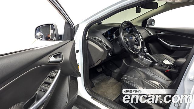 Ford Focus 2.0 Diesel Titanium Hatchback 3rd 2015 — фото 10