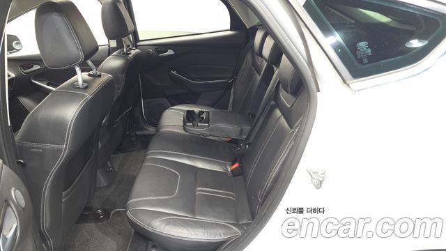 Ford Focus 2.0 Diesel Titanium Hatchback 3rd 2015 — фото 11