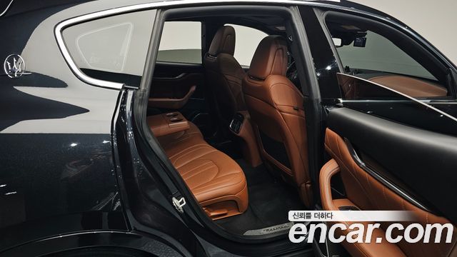 Maserati Levante 3.0 Diesel AWD GranSport 2019 — фото 12
