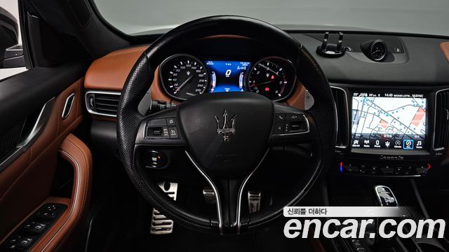 Maserati Levante 3.0 Diesel AWD GranSport 2019 — фото 13