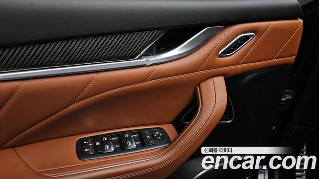 Maserati Levante 3.0 Diesel AWD GranSport 2019 — фото 18