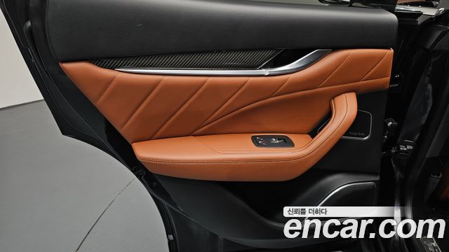 Maserati Levante 3.0 Diesel AWD GranSport 2019 — фото 25