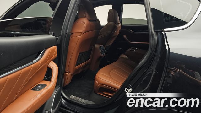 Maserati Levante 3.0 Diesel AWD GranSport 2019 — фото 26