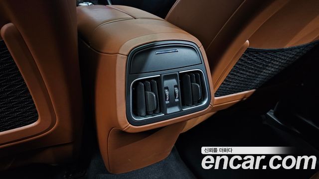 Maserati Levante 3.0 Diesel AWD GranSport 2019 — фото 36