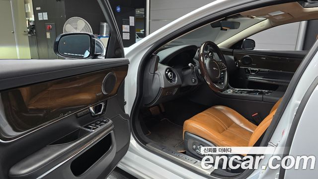 Jaguar XJ 3.0D Premium Luxury LWB X351 2018 — фото 10
