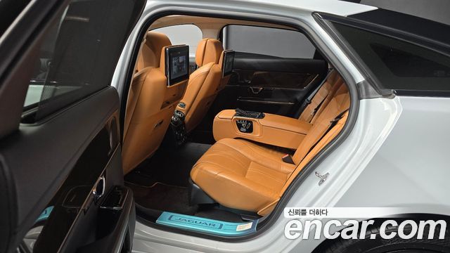 Jaguar XJ 3.0D Premium Luxury LWB X351 2018 — фото 16