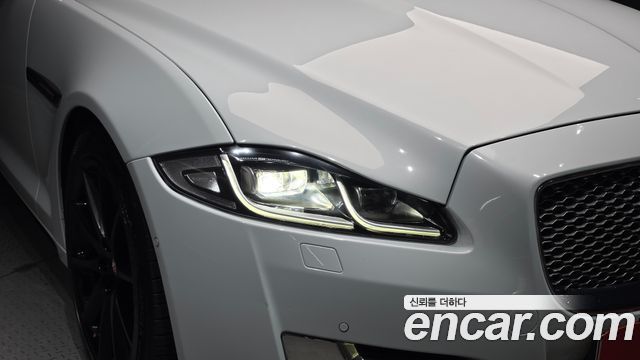 Jaguar XJ 3.0D Premium Luxury LWB X351 2018 — фото 28
