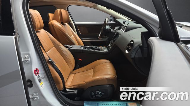 Jaguar XJ 3.0D Premium Luxury LWB X351 2018 — фото 32