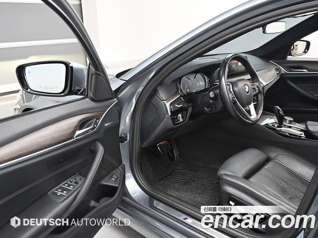 BMW 5 Series (G30) 530i xDrive M Sport Package Plus 2017 — фото 10