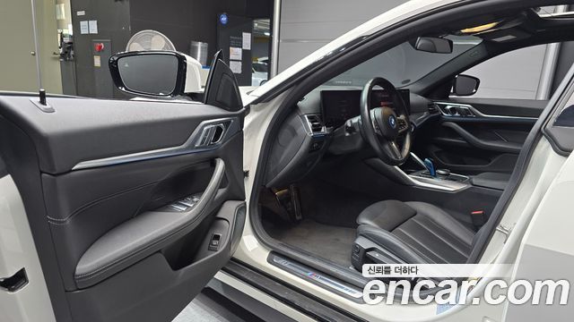 BMW i4 eDrive40 M Sports 2022 — фото 10