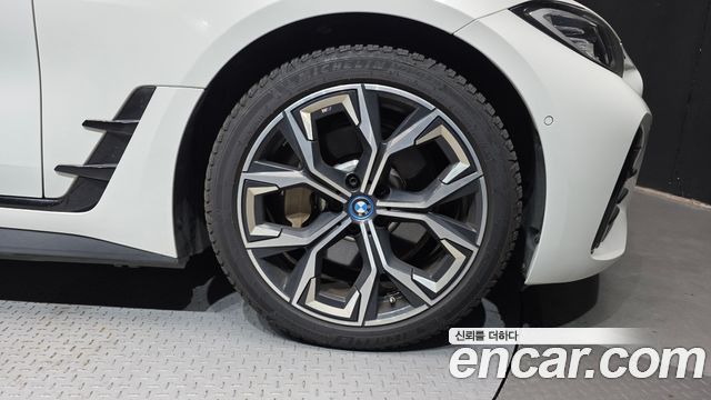 BMW i4 eDrive40 M Sports 2022 — фото 21