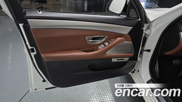 BMW 5 Series (F10) 530d xDrive M Aero Dynamic 2015 — фото 24