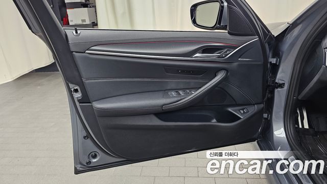 BMW 5 Series (G30) 520i M Sport 2023 — фото 24