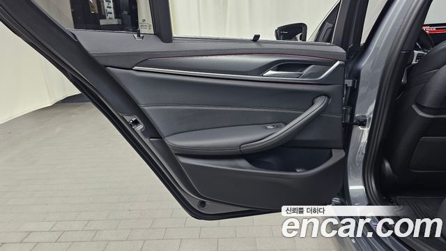 BMW 5 Series (G30) 520i M Sport 2023 — фото 25