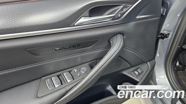 BMW 5 Series (G30) 520i M Sport 2023 — фото 29