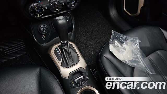 Jeep Renegade 2.0 Diesel Longitude AWD 2016 — фото 9