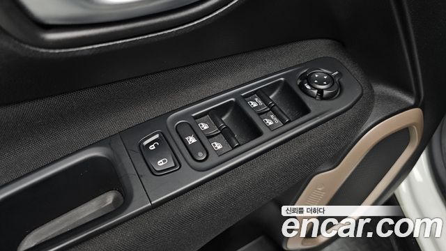 Jeep Renegade 2.0 Diesel Longitude AWD 2016 — фото 17
